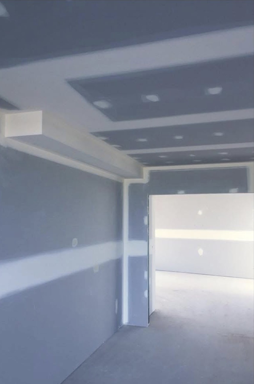 Setting around recessed ceilings and doorways